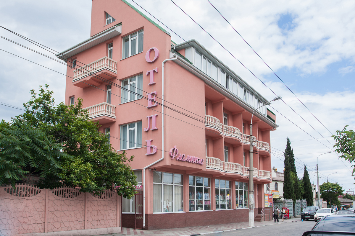 Отель фламинго. Фламинго Алушта. Гостиница Фламинго Алушта. Гостевой дом Фламинго Крым. Крым Алушта гостевой дом Фламинго.